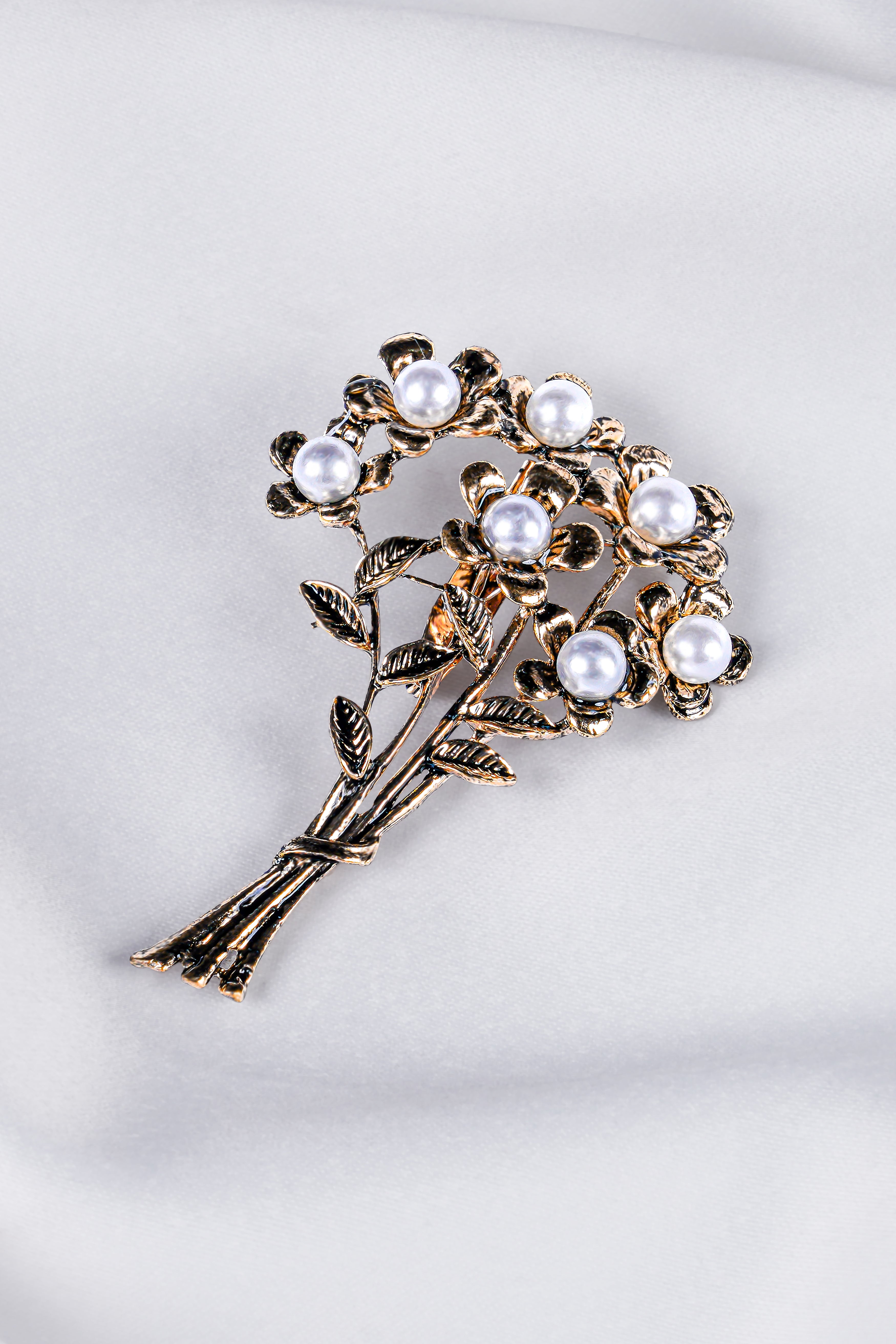 Vintage Flower Shaped Gold Tone and Faux Pearl Brooch