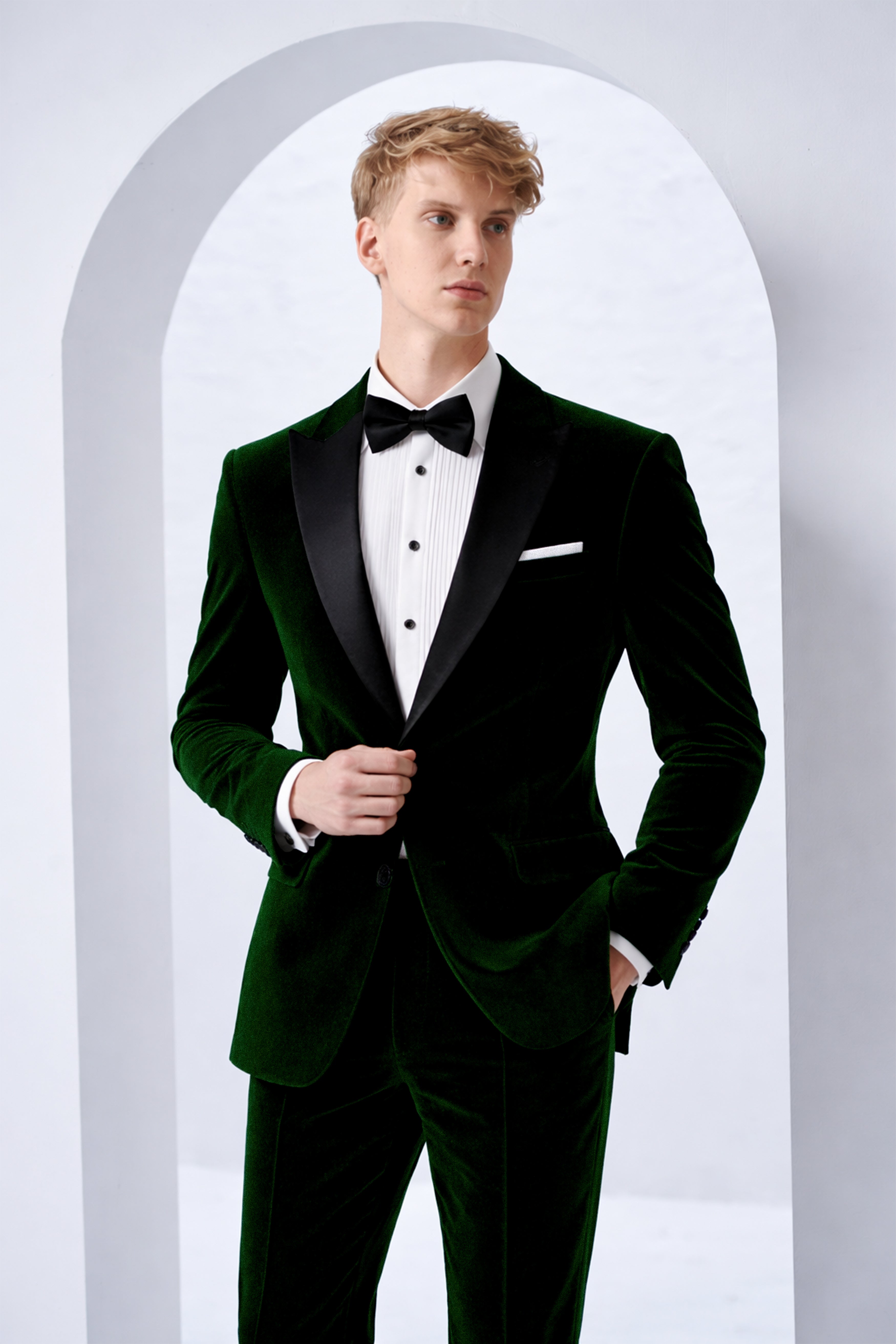 Emerald-Sacramento Green Velvet Peak Lapel Tuxedo Suit