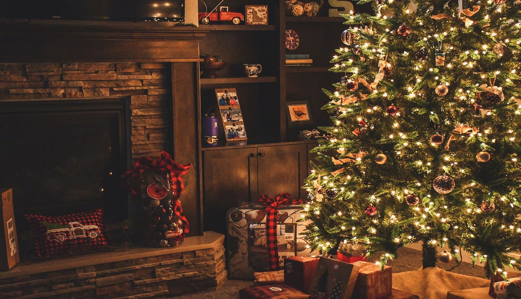 How to Dress For a Christmas Party?: A Fashionable Men's Guide in 2024