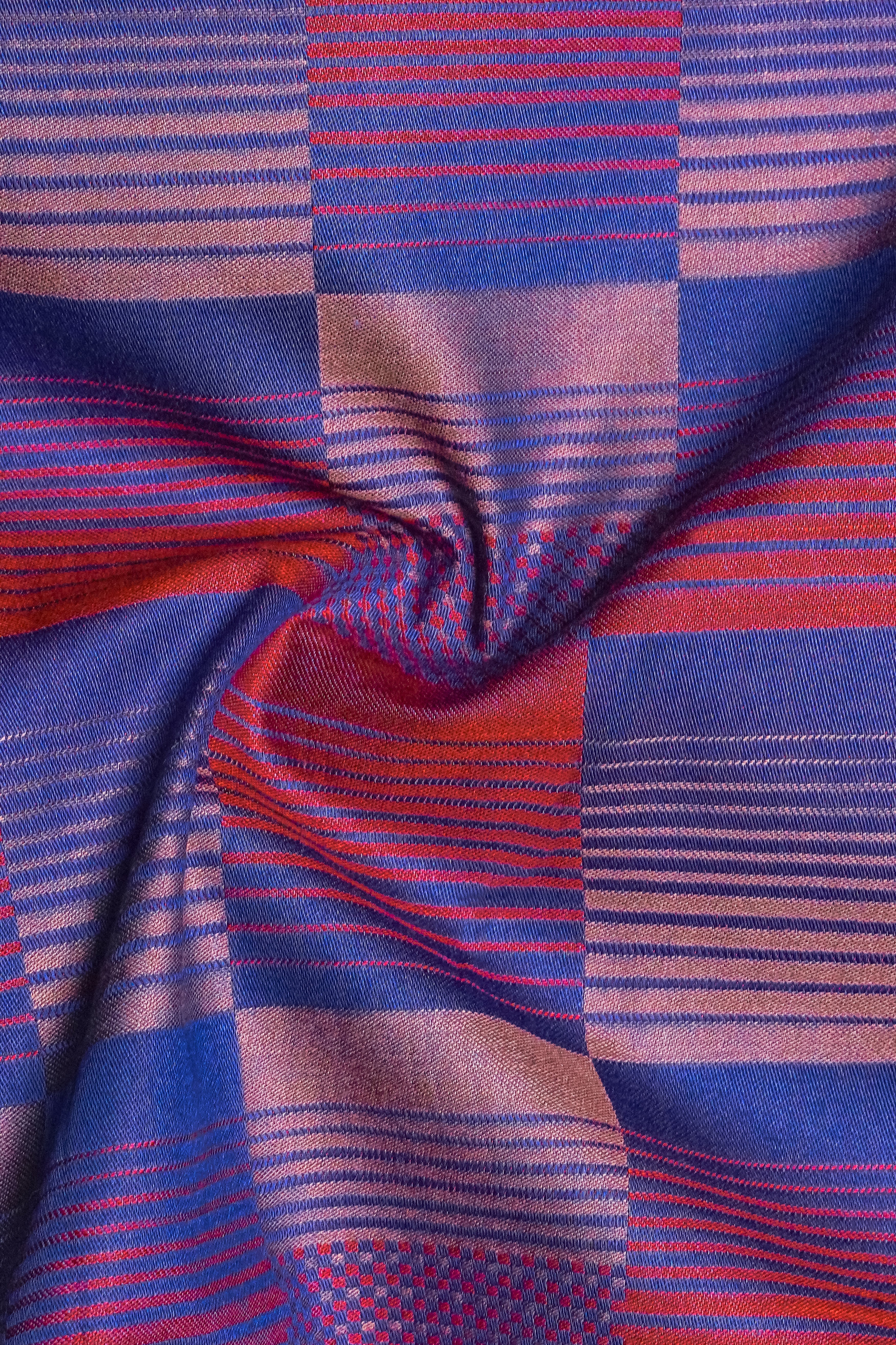 Blenzin-Marino Blue And Faded Red Jacquard Textured Premium Cotton Dress Shirt