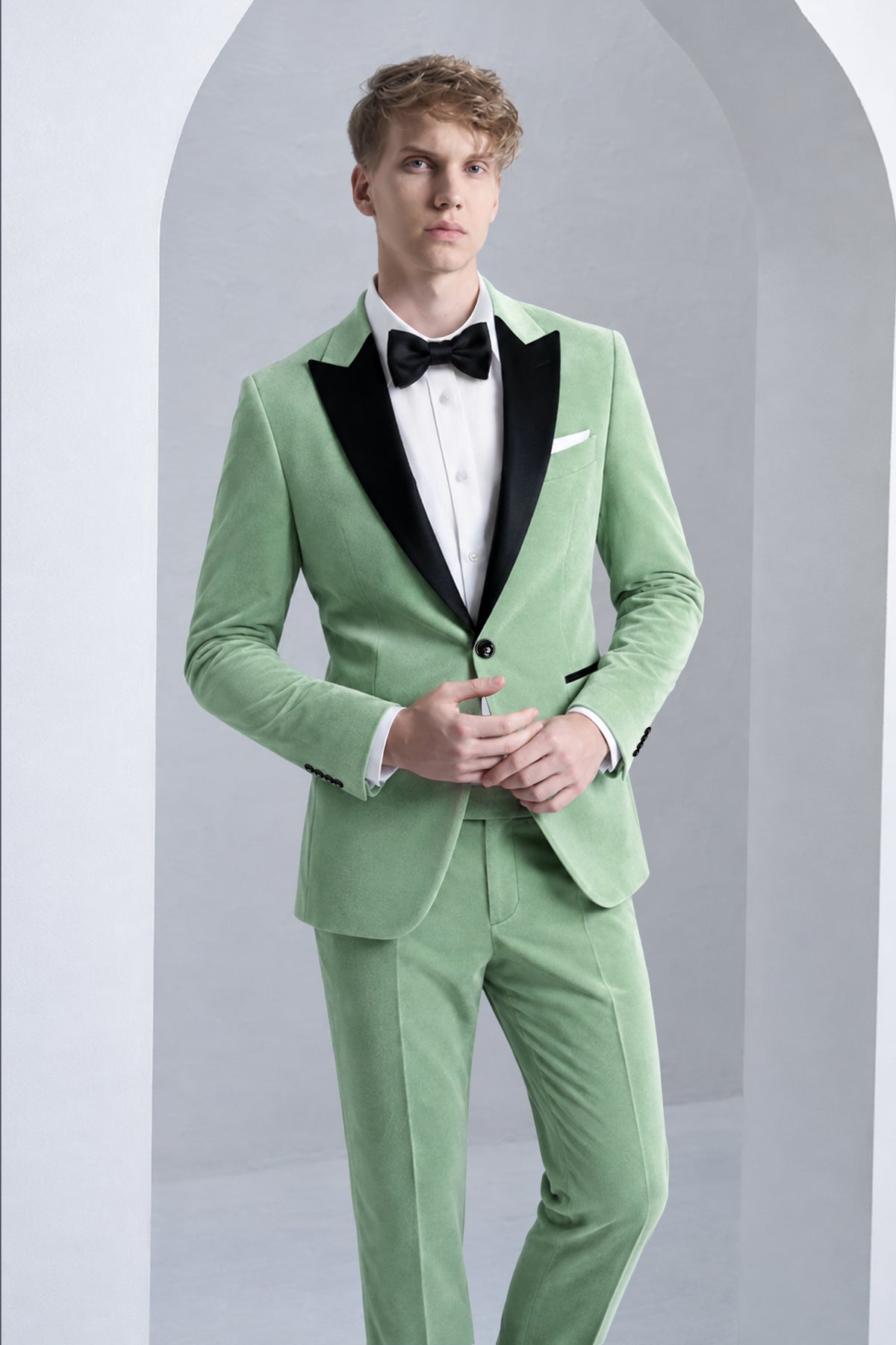 Nocturne-Amulet Green Velvet Peak Lapel Tuxedo Blazer