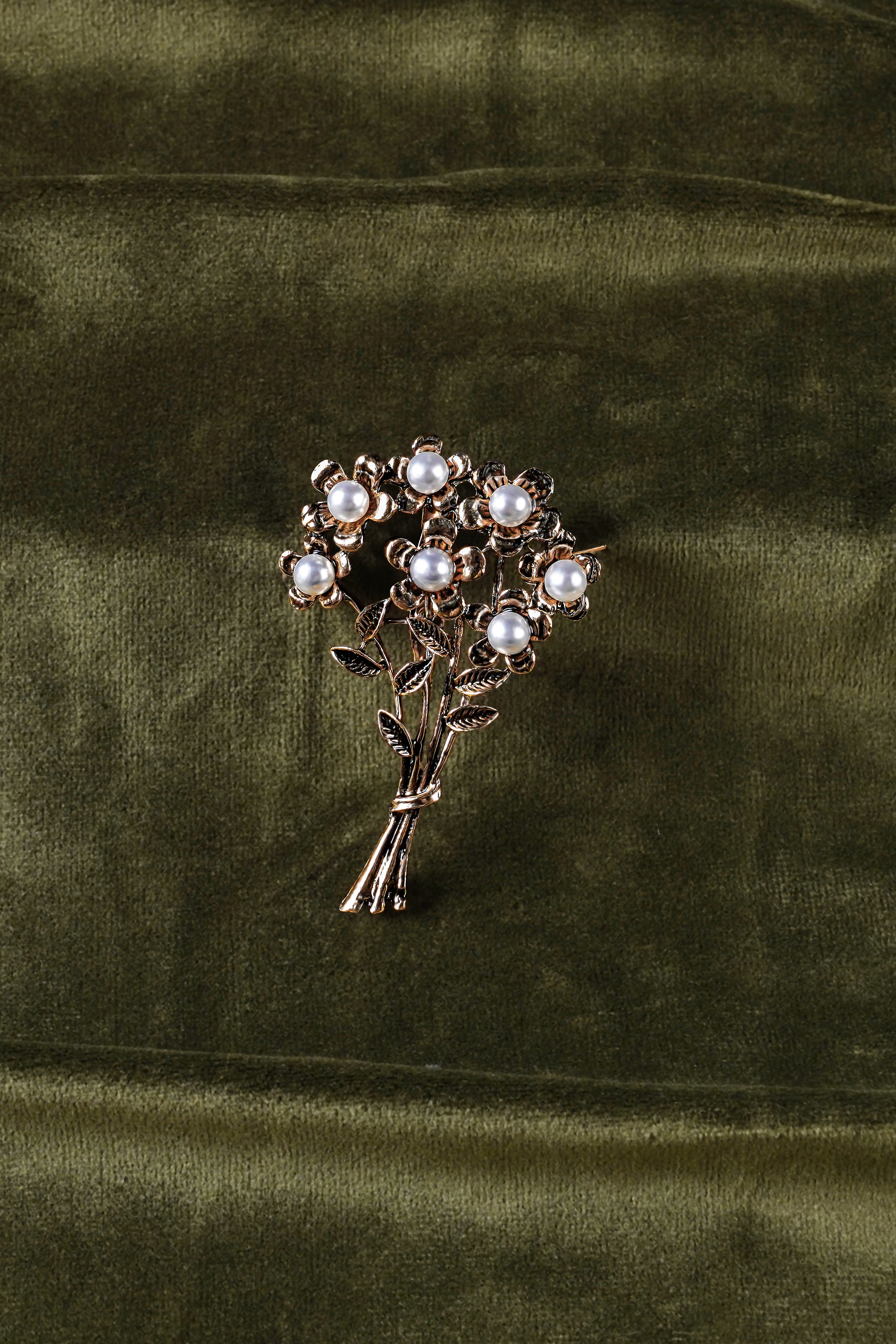 Vintage Flower Shaped Gold Tone and Faux Pearl Brooch