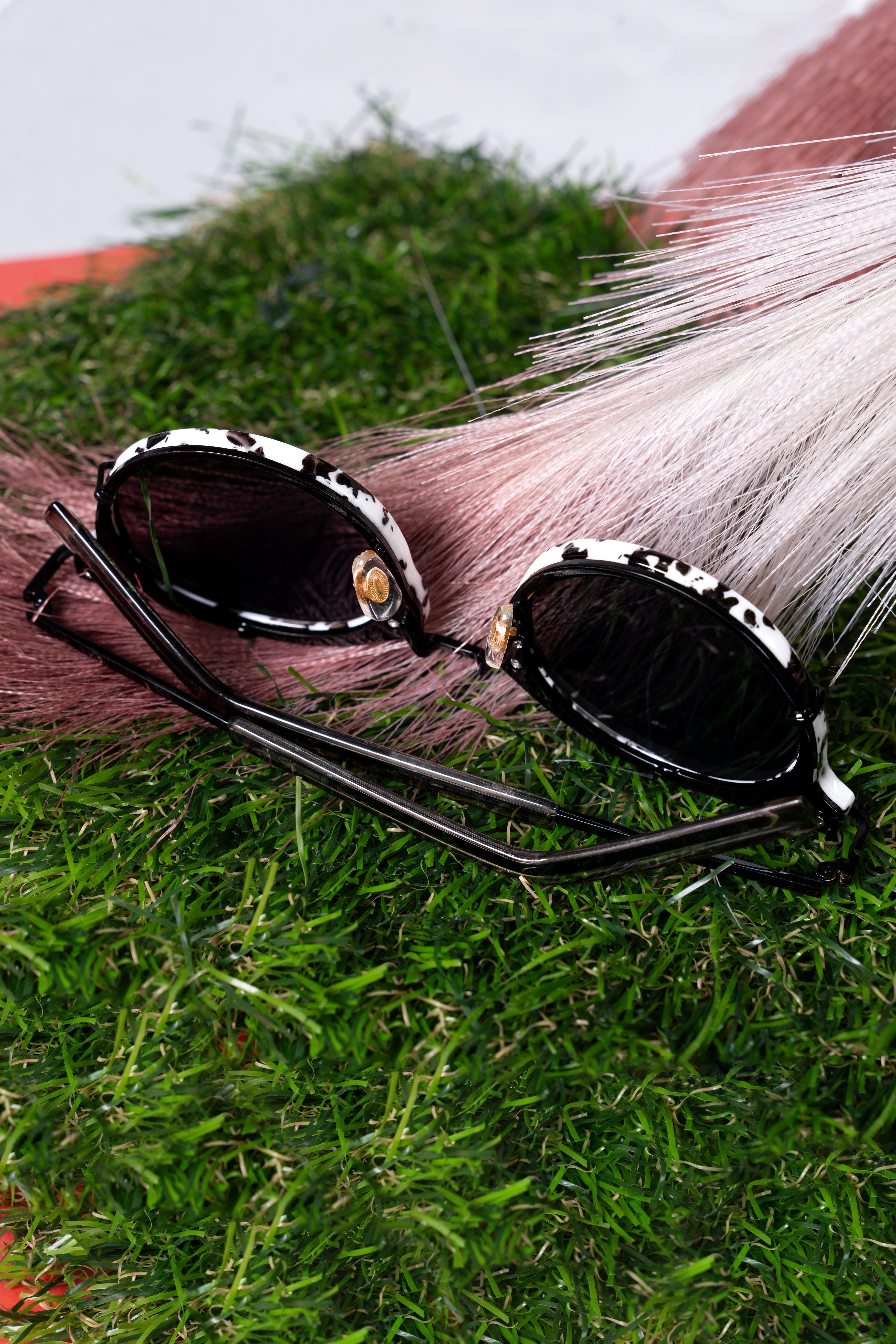 Jade Black French Crown Zebra Frame  Round Women’S Sunglasses