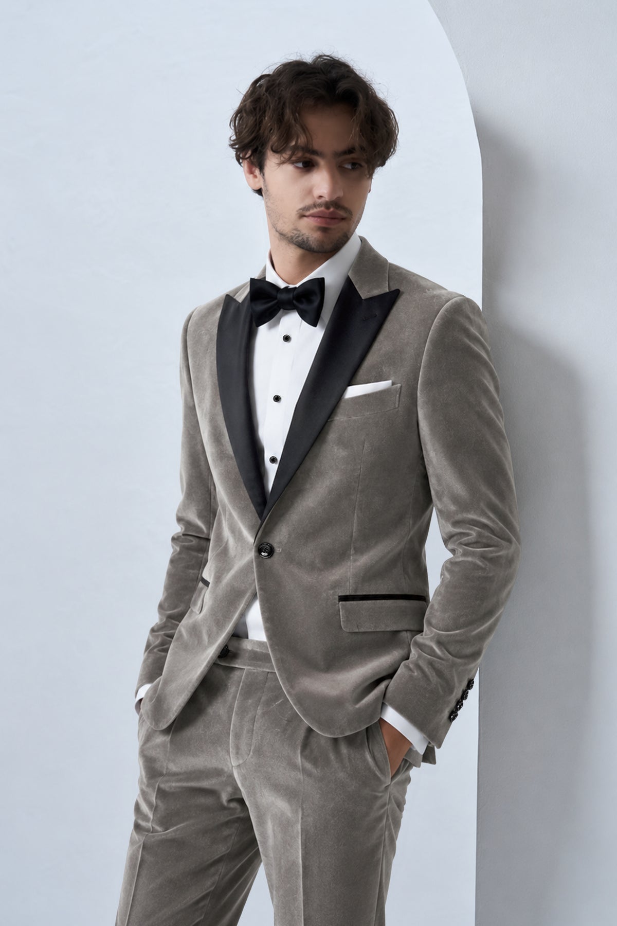 Noir-Chicago Gray Velvet Peak Lapel Tuxedo Suit