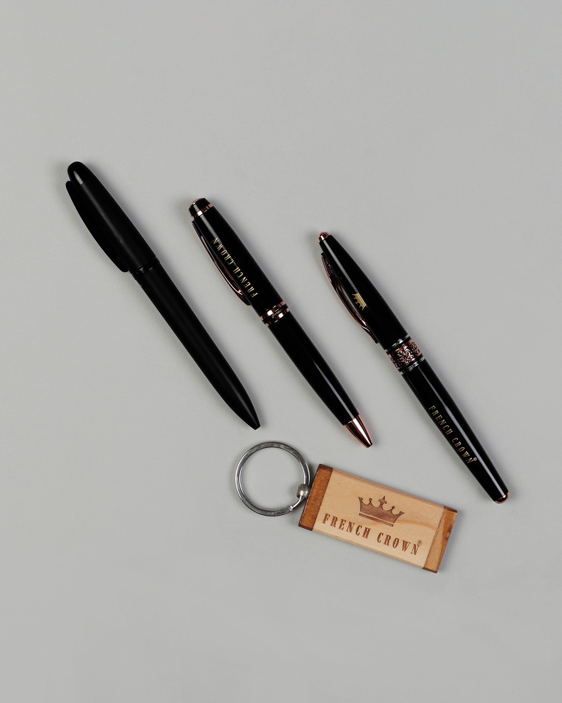 Pack of 3 Pens and 1 Keychain CO01