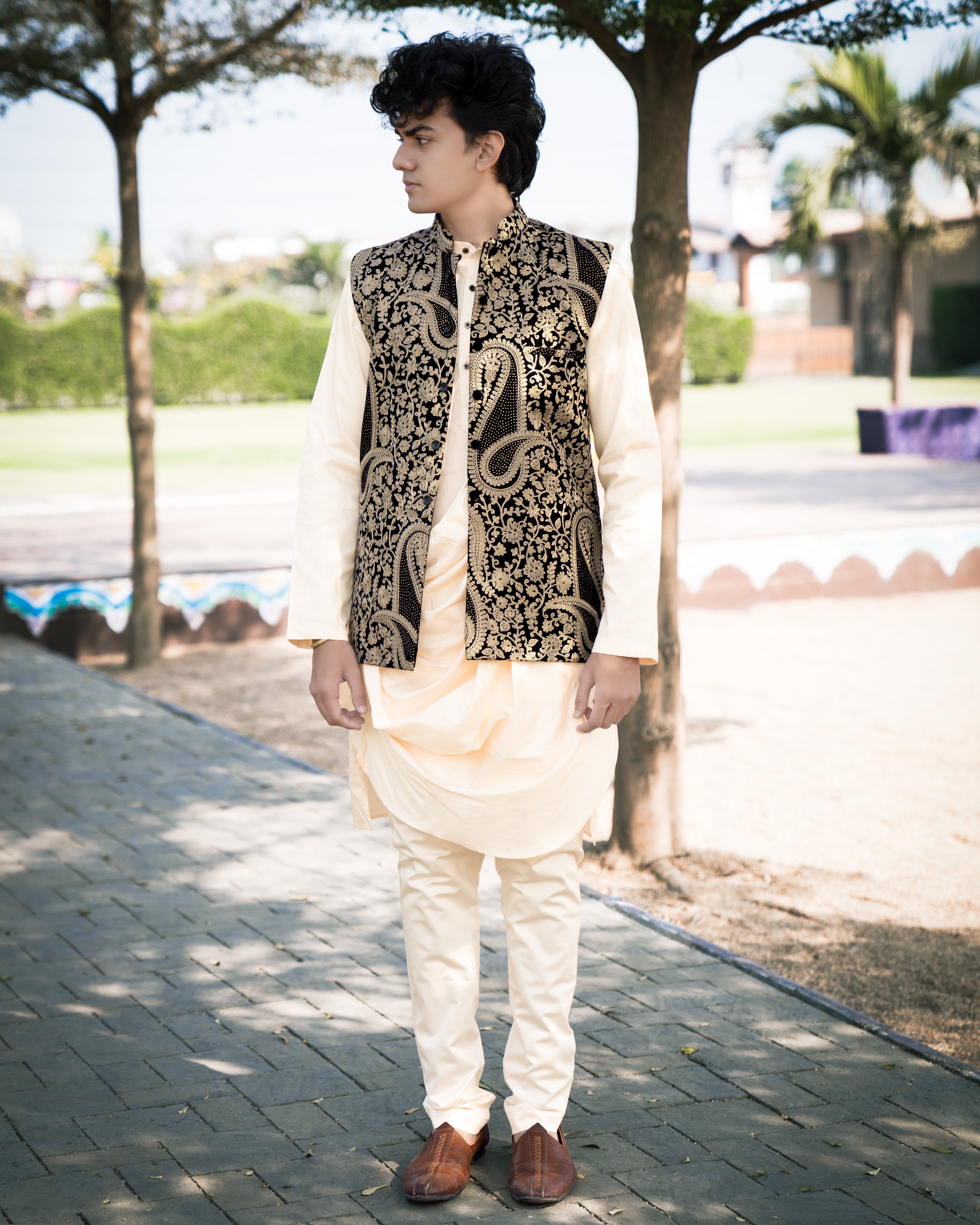 Muesli Brown and Black Velvet Sleeveless Heavy Embroidered Jacket with Draped Kurta, Pajama set SH013-SRW04-36, SH013-SRW04-38, SH013-SRW04-40, SH013-SRW04-42, SH013-SRW04-44, SH013-SRW04-46, SH013-SRW04-48, SH013-SRW04-50, SH013-SRW04-52, SH013-SRW04-54, SH013-SRW04-56, SH013-SRW04-58, SH013-SRW04-60 